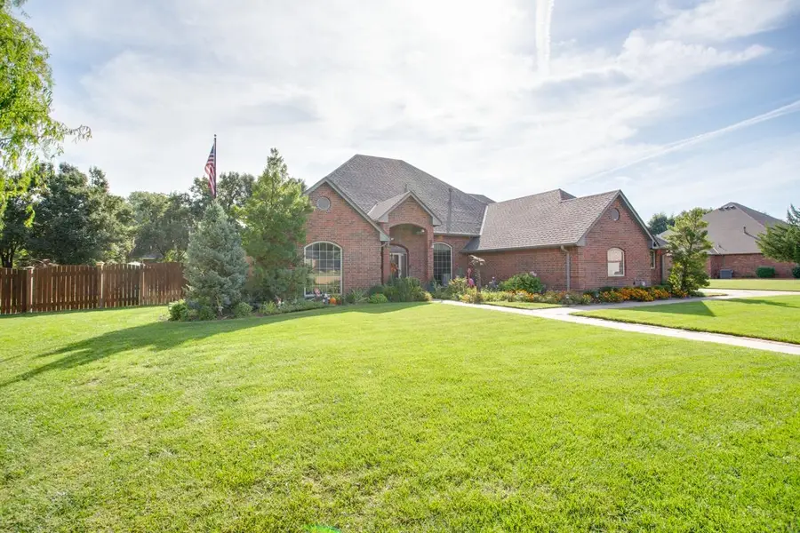 3113 Falcon Crest Dr, Enid, OK 73703 - Image #2