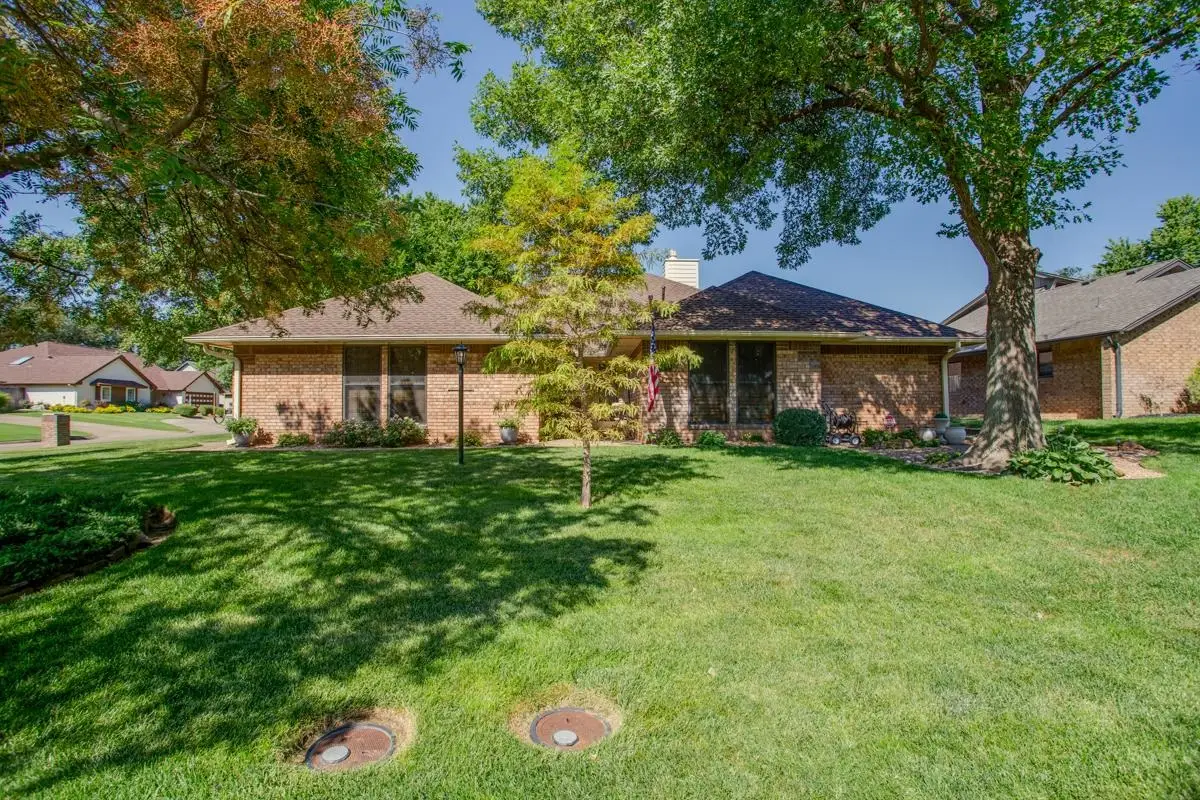 1816 Country Club Dr, Enid, OK 73703 - Image #1