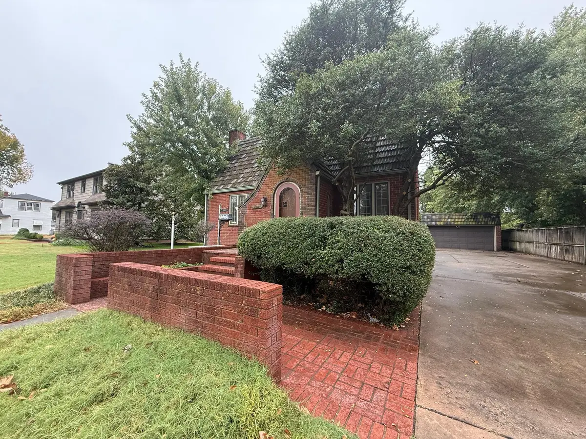 1807 W Cherokee Ave, Enid, OK 73703 - Image #1