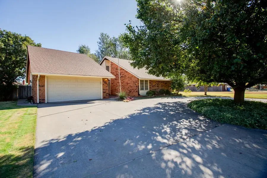 2001 Country Club Dr, Enid, OK 73703 - Image #3
