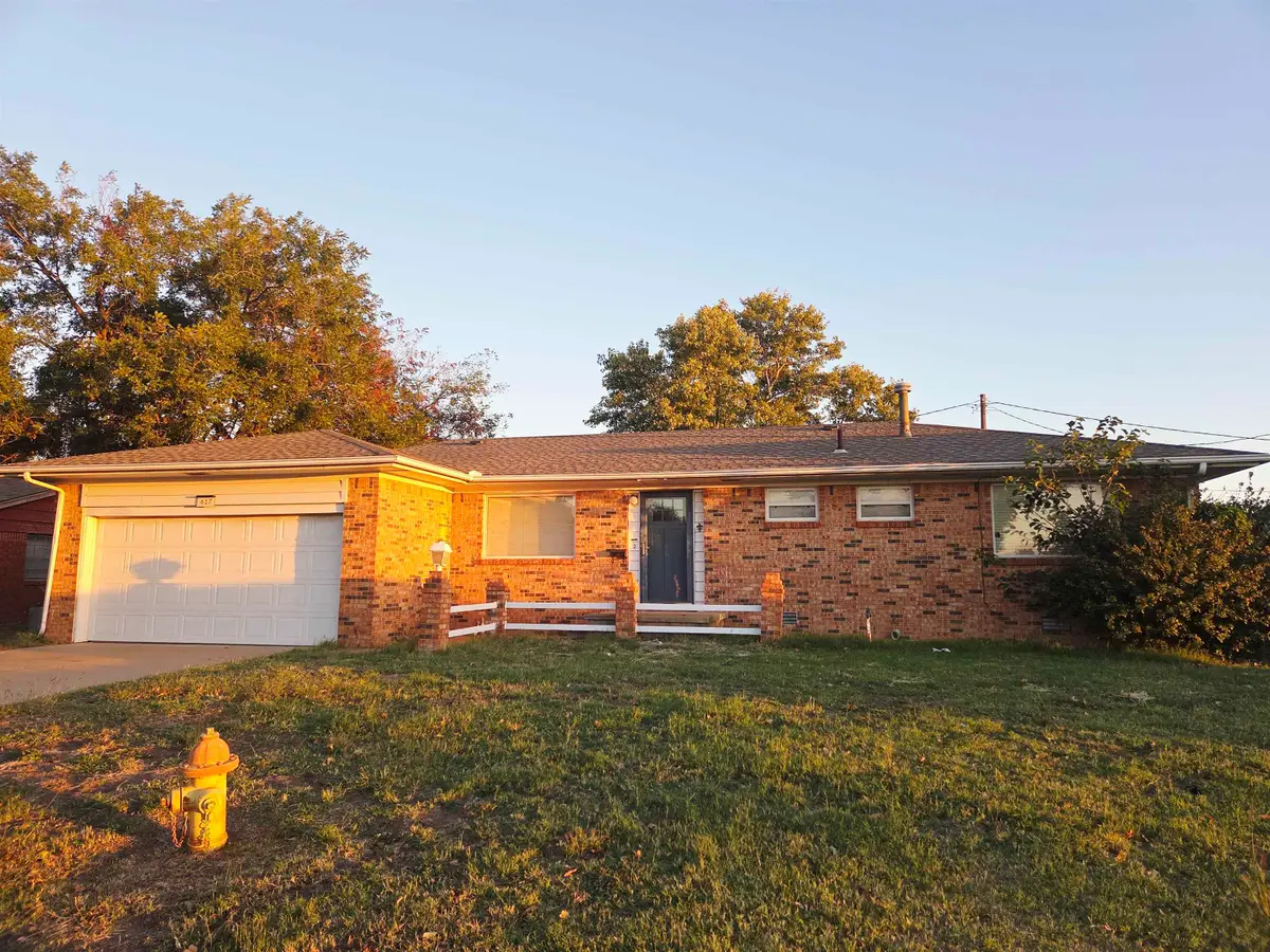 617 Cleveland, Hennessey, OK 73742 - Image #1