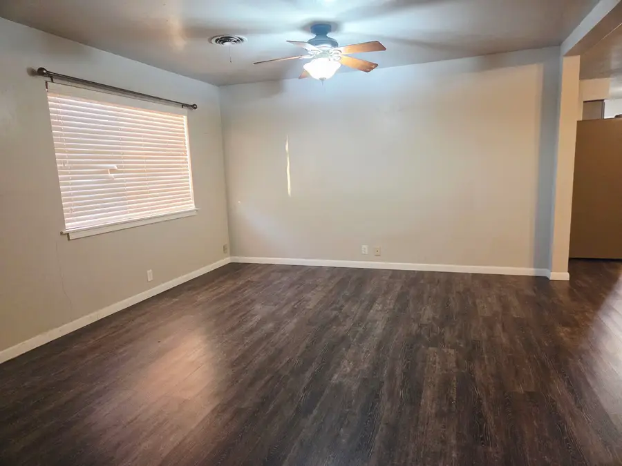 617 Cleveland, Hennessey, OK 73742 - Image #3