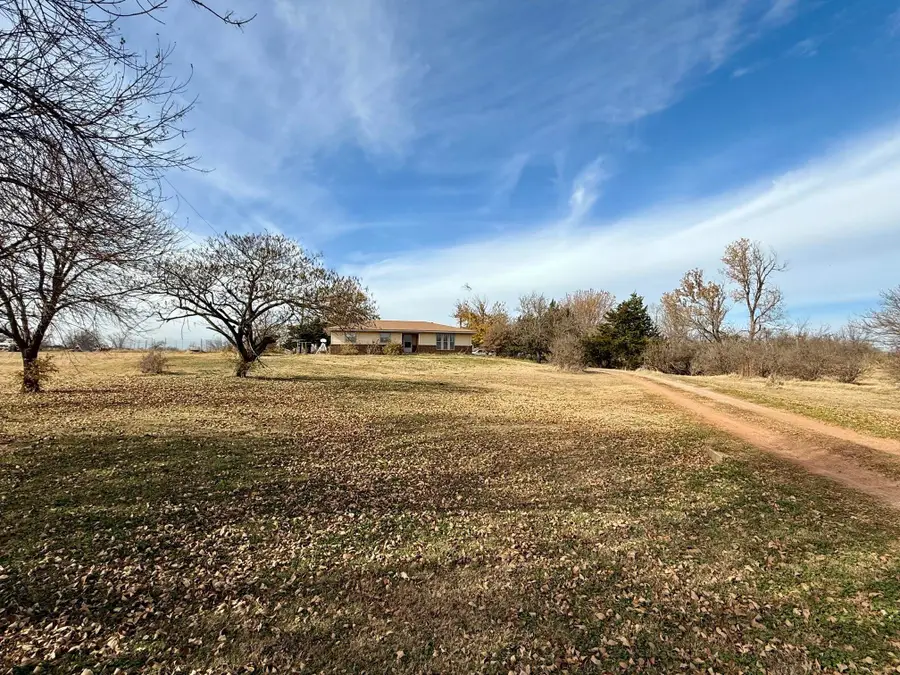 12724 S 16th St, Bison, OK 73720-7302 - Image #3