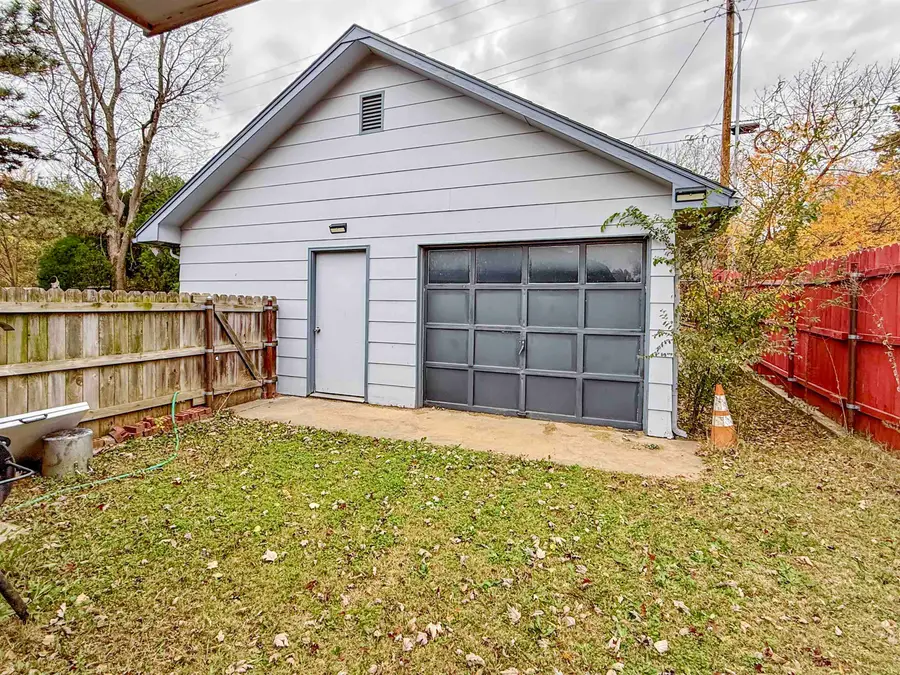 1715 18th Street, Woodward, OK 73801 - #3