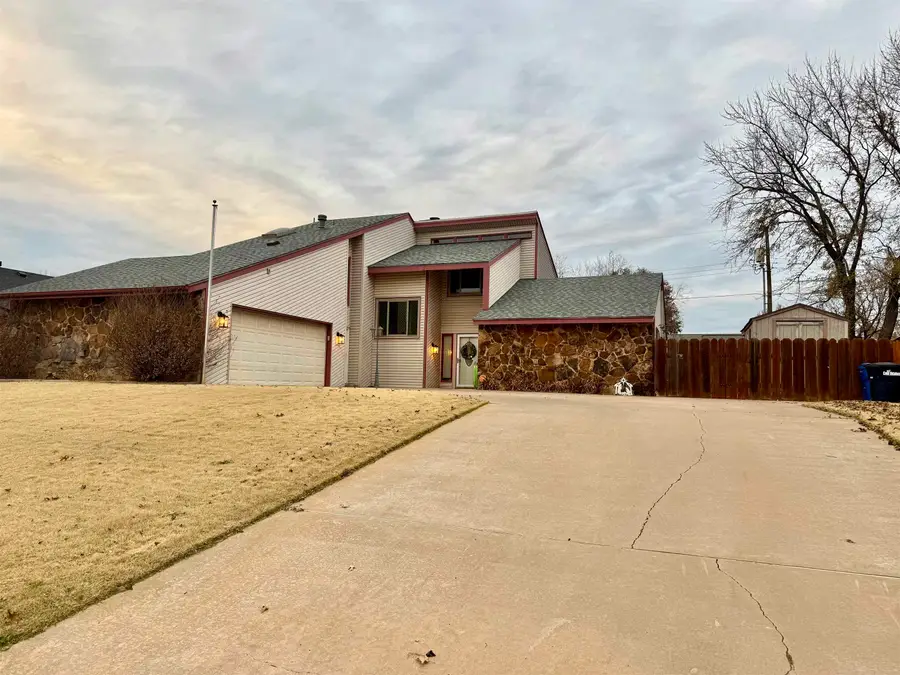 4202 Sandview, Enid, OK 73703 - #2