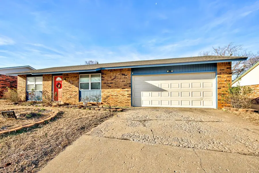 3202 Hillcrest Dr, Enid, OK 73701 - Image #2