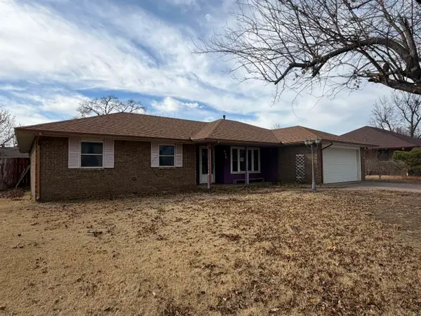 926 Sunnybrook Ln, Enid, OK 73703