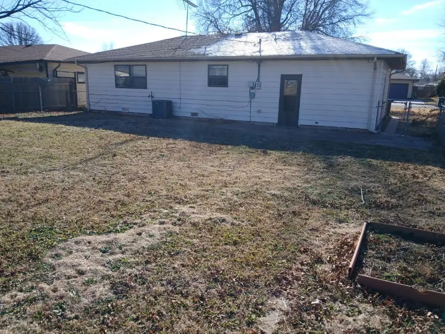 722 Mistletoe Dr, Enid, OK 73701 - Image #2