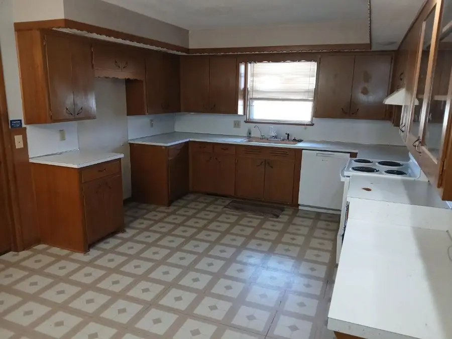 722 Mistletoe Dr, Enid, OK 73701 - Image #3