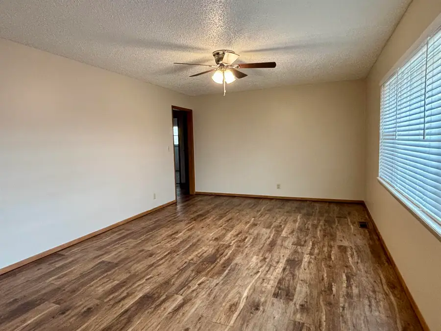 3130 Highland Dr, Enid, OK 73701 - Image #2