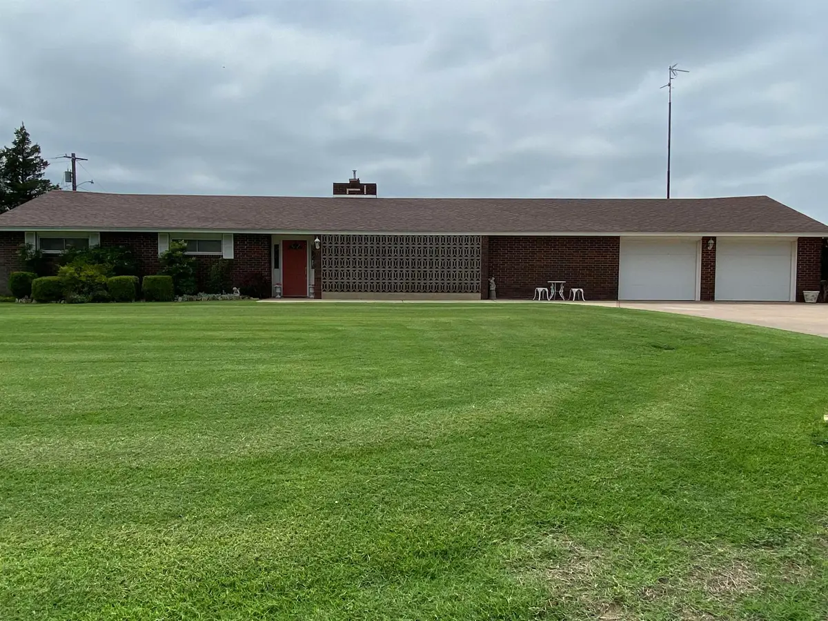 915 N Elm, Mooreland, OK 73852 - Image #1