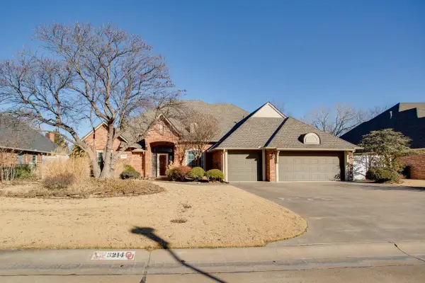 3214 Willow Lake Lane, Enid, OK 73703