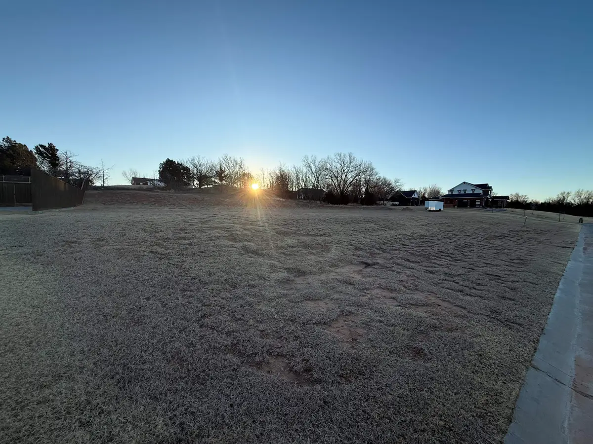 2822 Moelling Ln, Woodward, OK 73801-3812 - Image #1