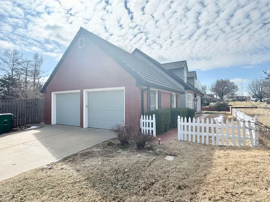 3209 Old Mallard Rd, Enid, OK 73703 - #2