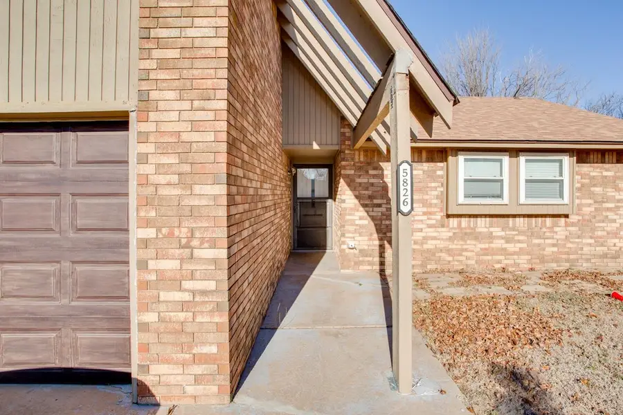 5826 Red Rock Cir, Enid, OK 73703 - Image #3