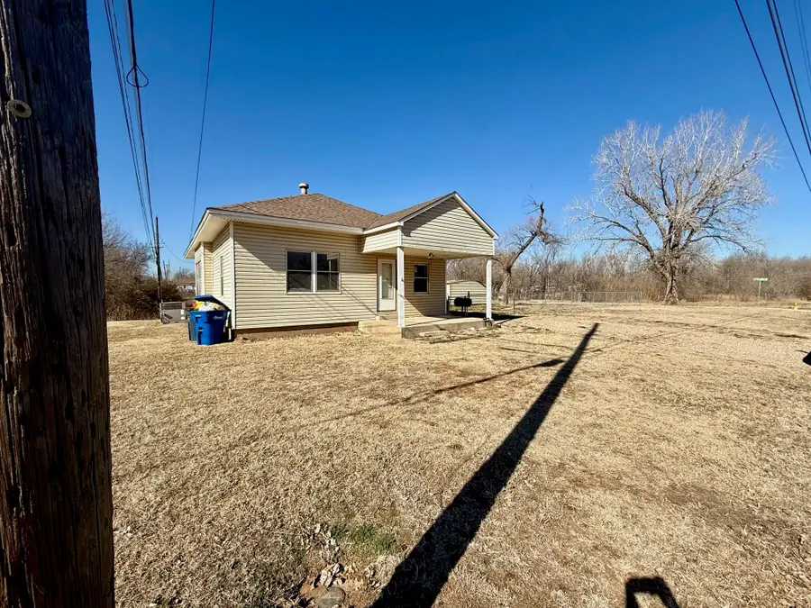1722 N 3rd St, Enid, OK 73701 - Image #2