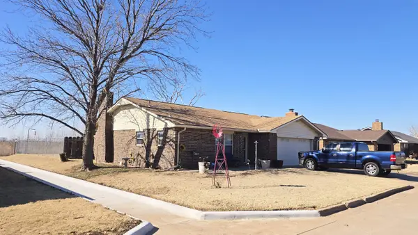 717 Hillcrest Dr, Medford, OK 73759