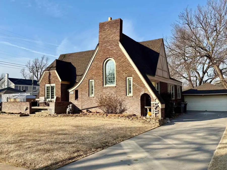 210 S Johnson St, Enid, OK 73703 - #3