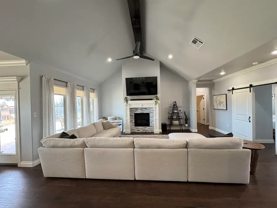 911 Stonebridge Village Drive, Enid, OK 73703 - #3