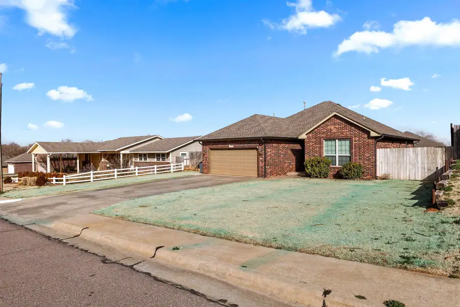 3000 Cheyenne Dr, Woodward, OK 73801-1908 - #2