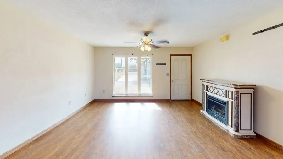 227 W Broad St, Buffalo, OK 73834 - #3