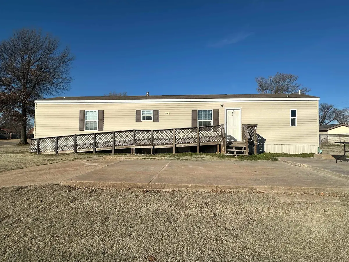 522 E Broadway Ave, Pond Creek, OK 73766 - #1