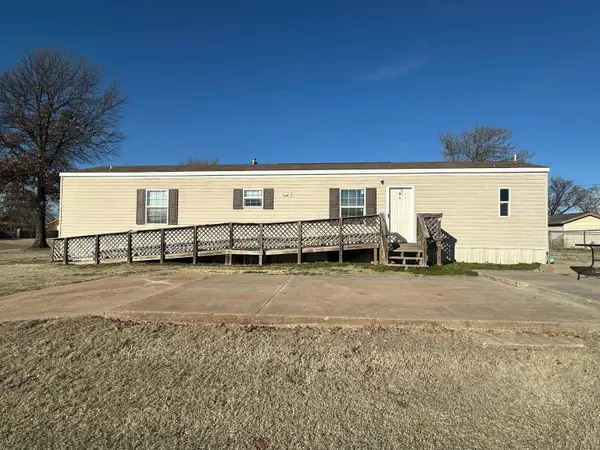 522 E Broadway Ave, Pond Creek, OK 73766