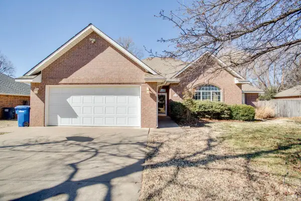 2112 Hunters Hill Dr, Enid, OK 73703