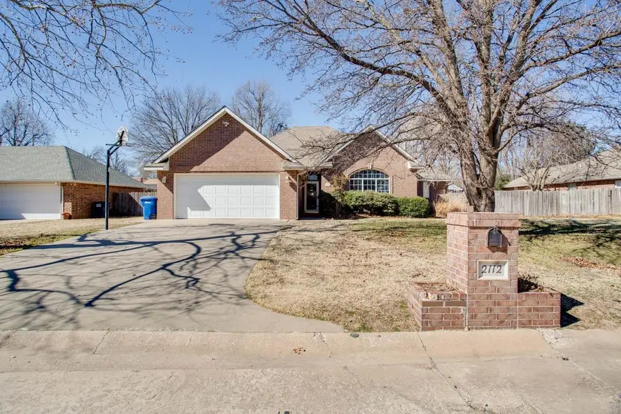 2112 Hunters Hill Dr, Enid, OK 73703 - #2