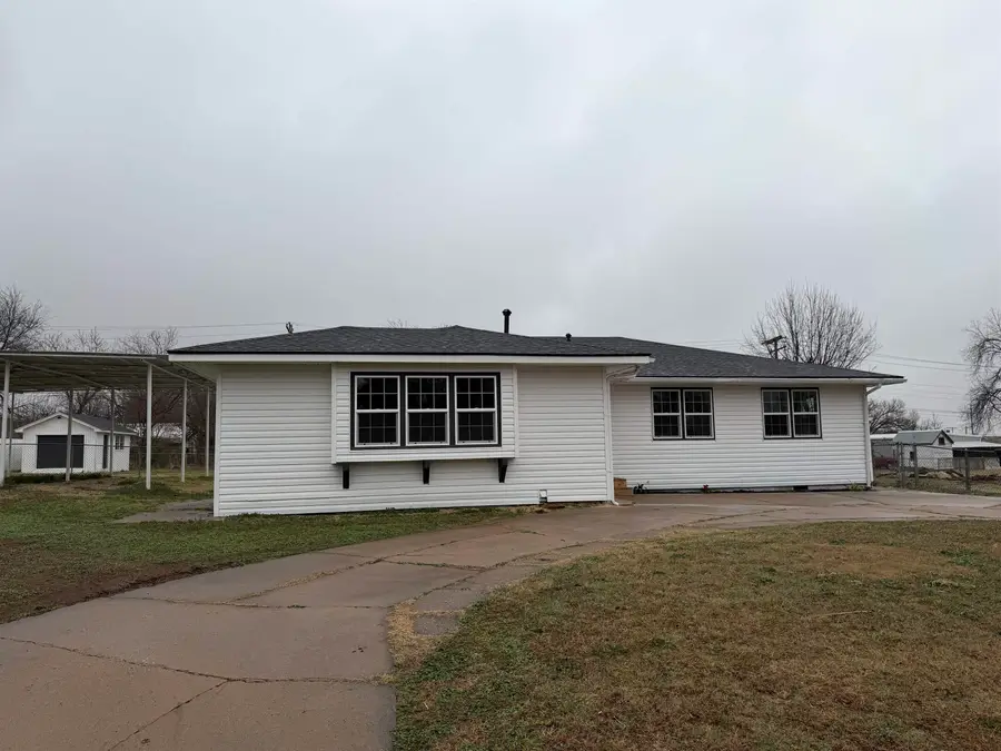 425 S 19th St, Enid, OK 73701 - #3