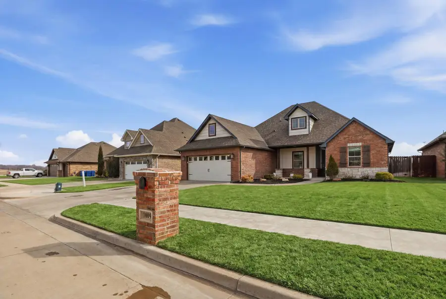 1009 Stonebridge Village Drive, Enid, OK 73703 - #3