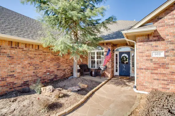 502 Cougar LN, Enid, OK 73703