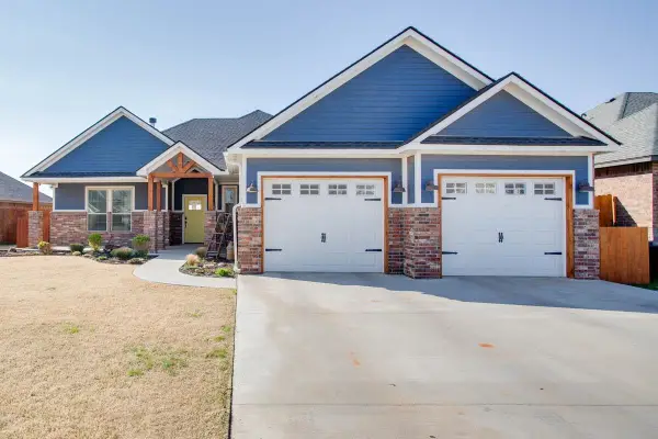 4515 Sandhill Dr, Enid, OK 73703