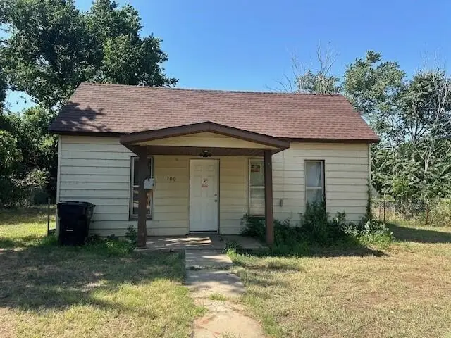 309 W 2nd St, Watonga, OK 73772 - #1