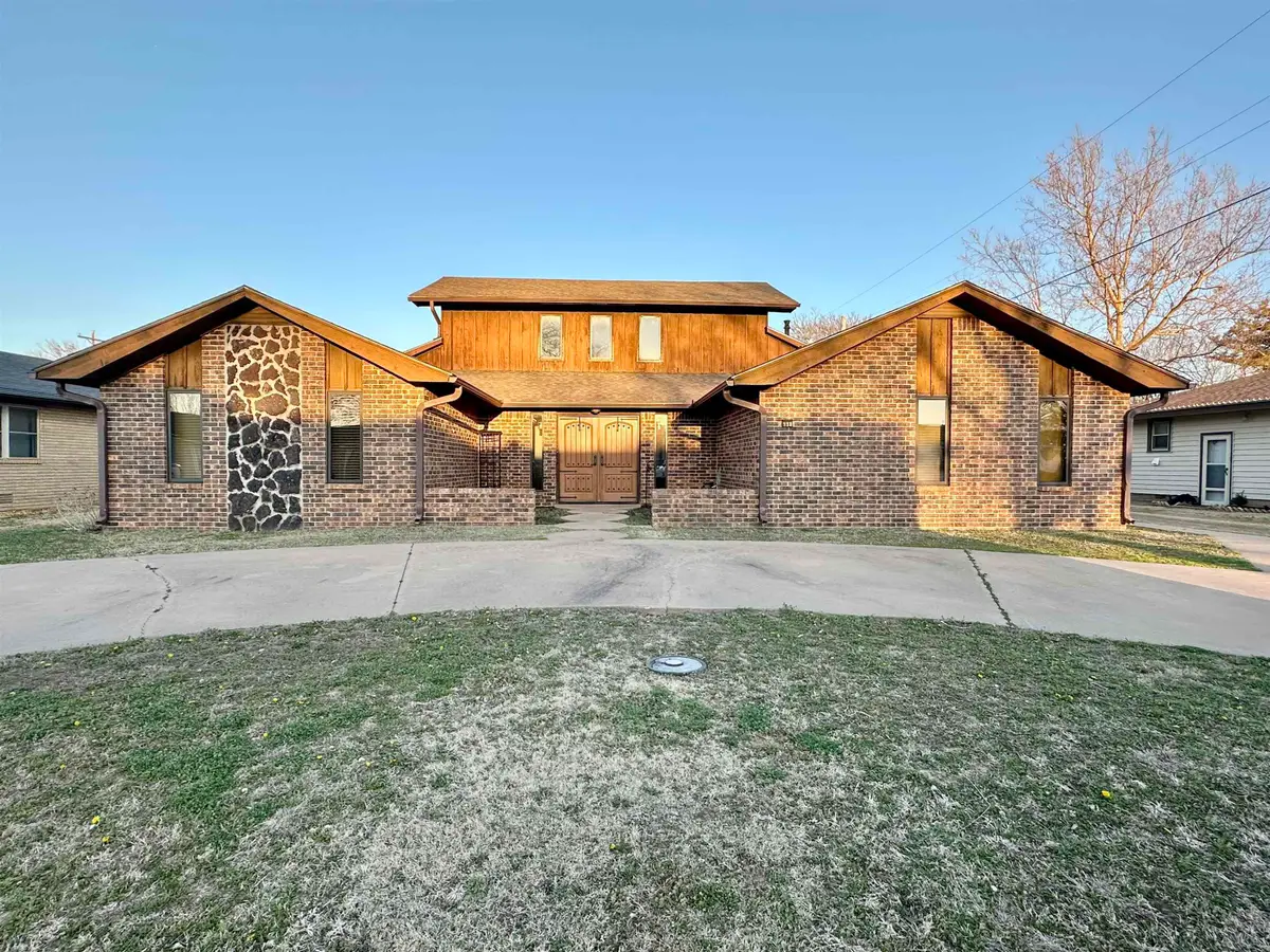 118 N 7th St, Medford, OK 73759 - #1