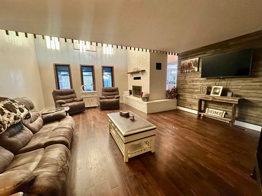 118 N 7th St, Medford, OK 73759 - #3