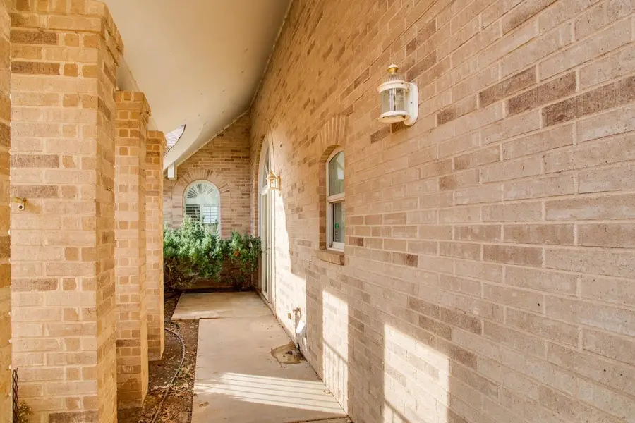 3519 Edgewater Dr, Enid, OK 73703 - #2