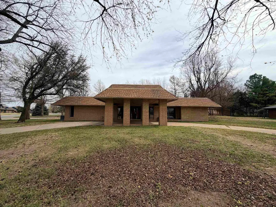 2621 Rockwood Rd, Enid, OK 73703-1445 - #2