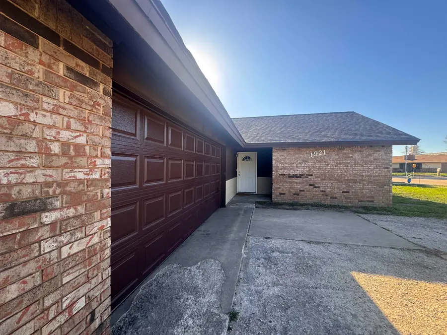 1921 N 20th St Pl, Enid, OK 73701 - #2