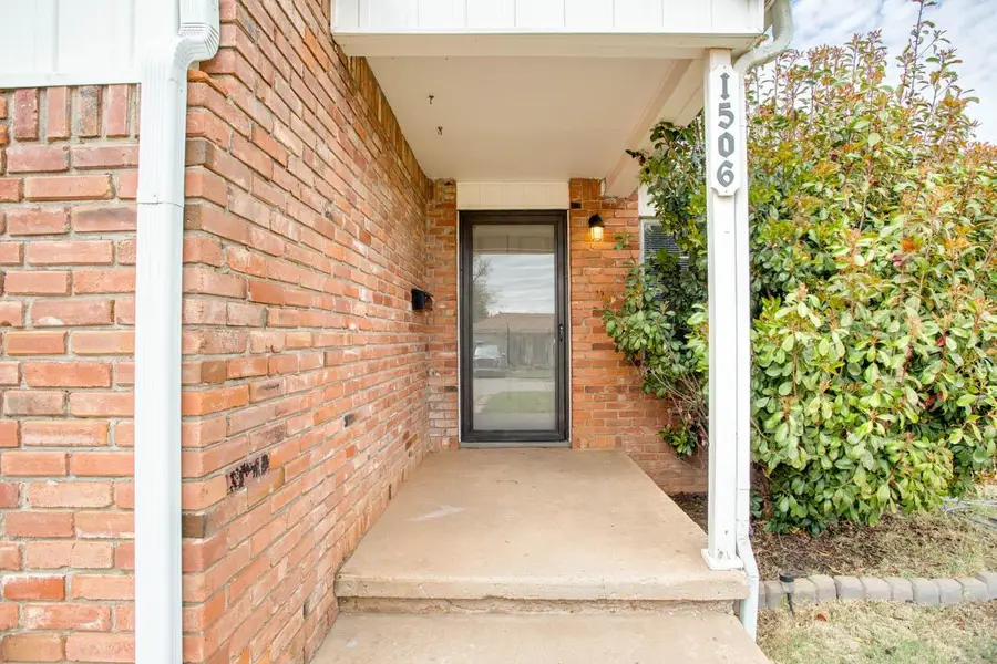 1506 Ritchie Ave, Enid, OK 73703 - #2