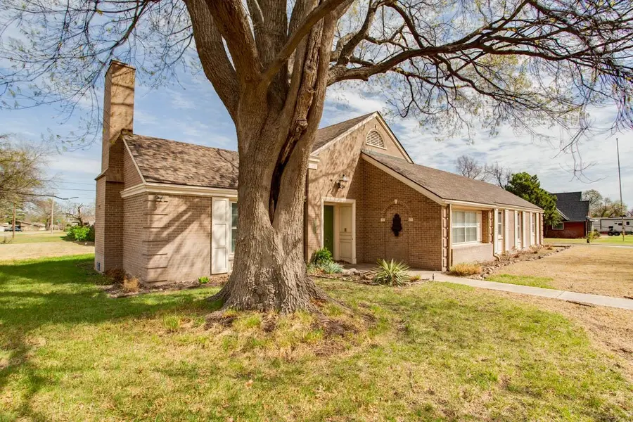 1822 Comanche Trl, Enid, OK 73703 - #2