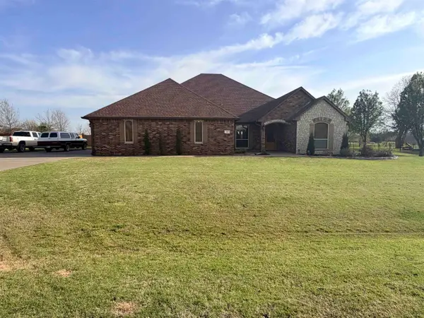 33 Old Post Ln, Enid, OK 73703