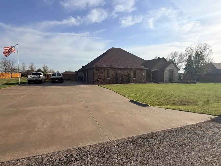33 Old Post Ln, Enid, OK 73703 - #3