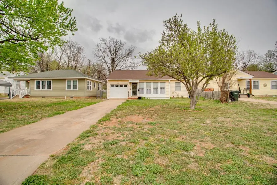1806 E Oklahoma Ave, Enid, OK 73701 - #2