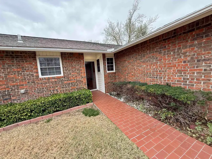 2820 Essex St, Woodward, OK 73801-6414 - #2