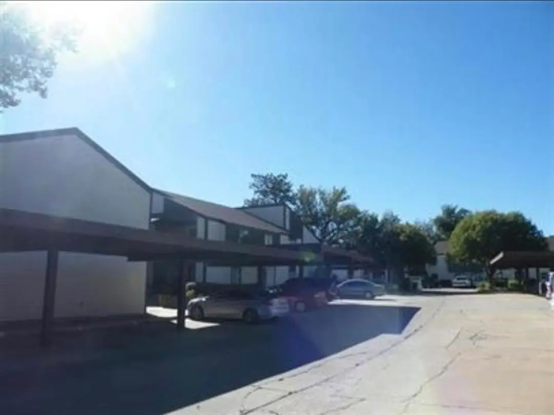 412 N Oakwood Rd #201, Enid, OK 73701 - #1