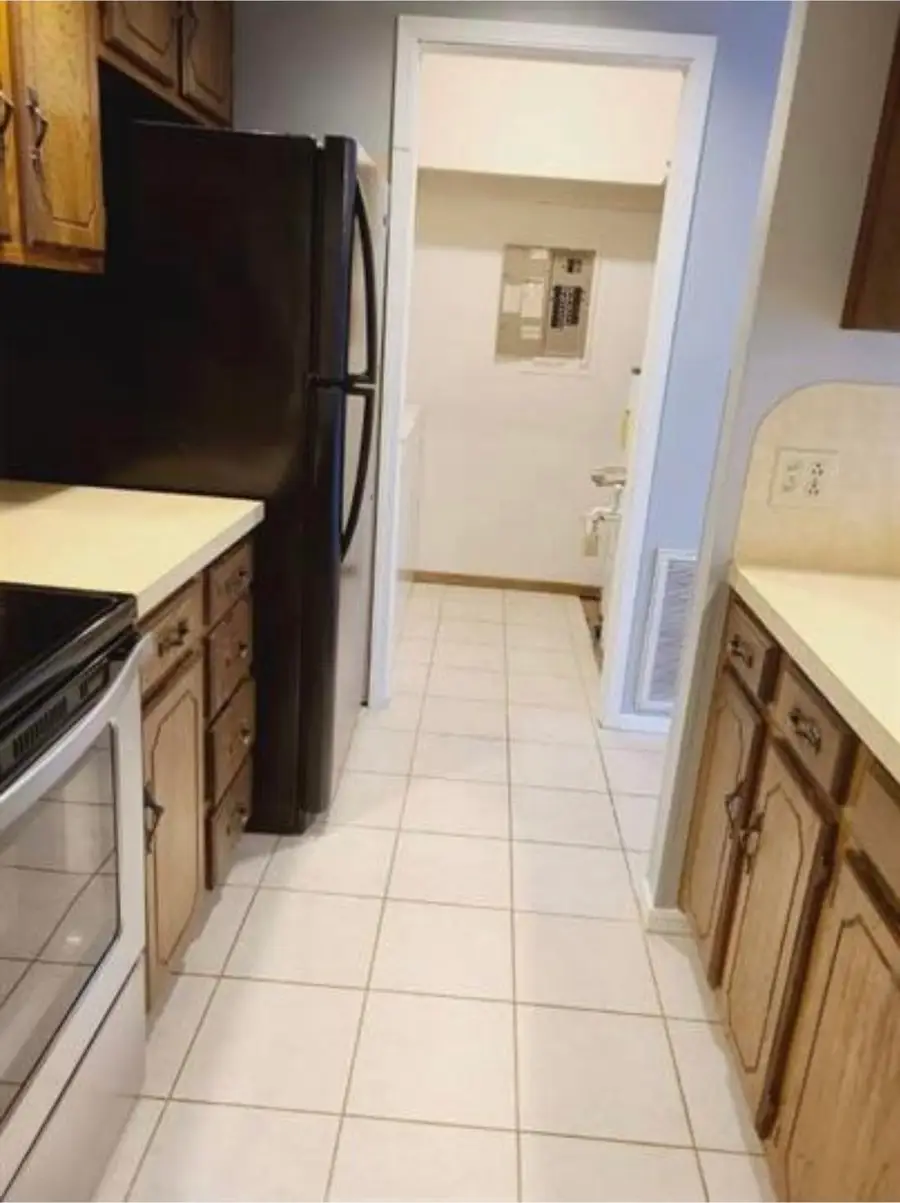 412 N Oakwood Rd #201, Enid, OK 73701 - #3