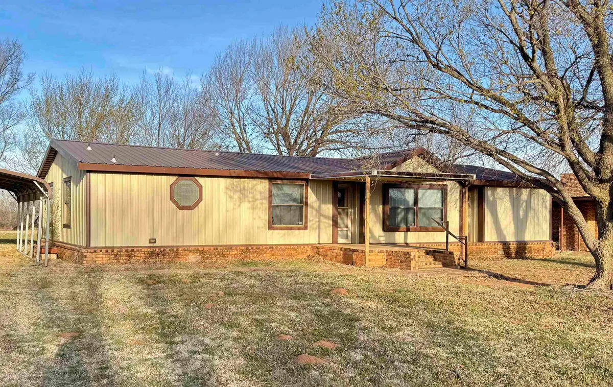 501 N Cedar St, Seiling, OK 73663 - #1