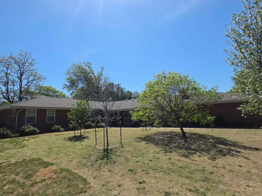 2905 W Broadway Ave, Enid, OK 73703 - #2