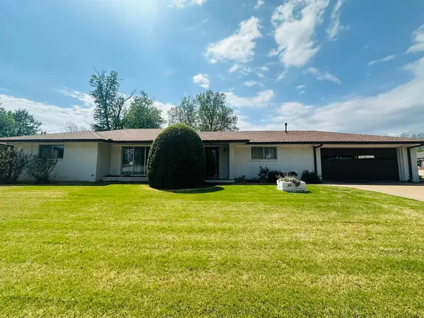 1302 Parkway St, Enid, OK 73703